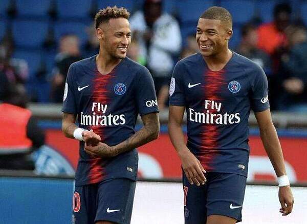 字紧密相连 字紧密相连