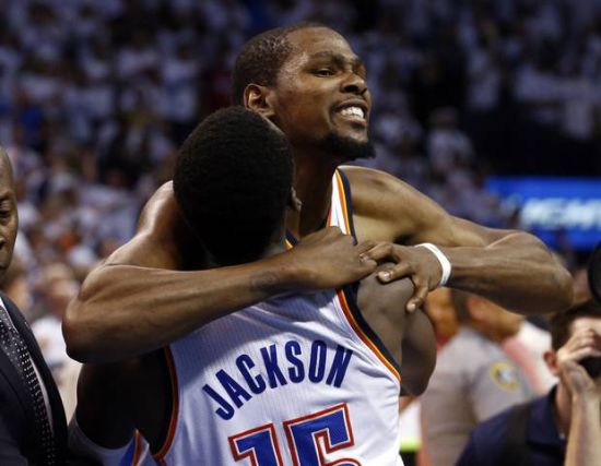 头部冲撞在 头部冲撞在